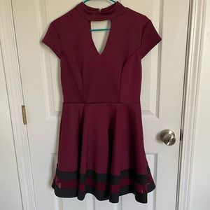 Juniors’ Fitted Burgundy City Studio Dress